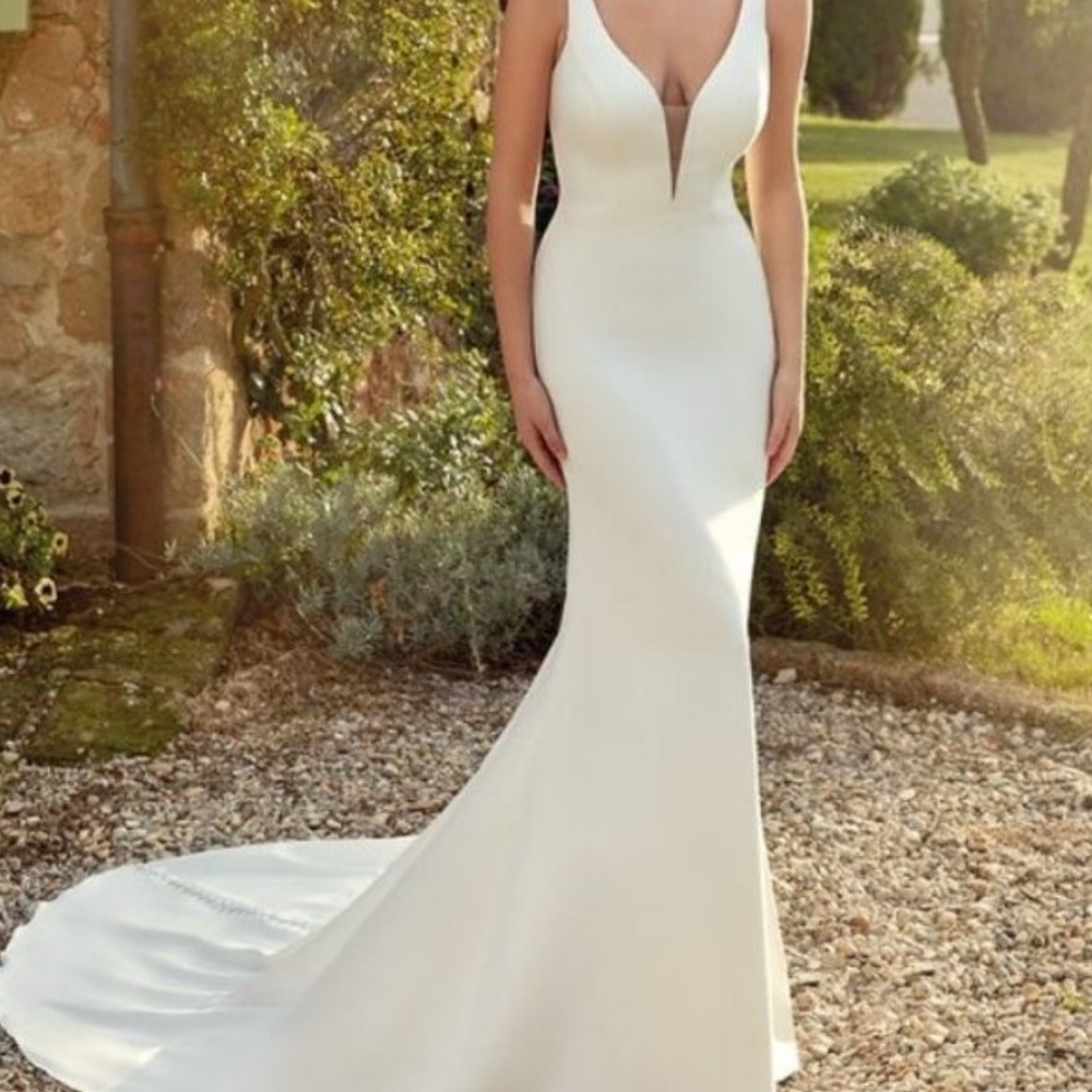 Designer Rebecca ingraham ivory crepe wedding gown fits sz 4 NEW!!!!